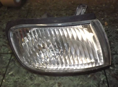 (1) 95-99 OEM Nissan Maxima front passenger corner light assembly 216-63440 R V2 - Image 1 of 4