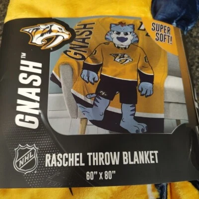 Manta Raschel 60” x 80” NHL Predators Sleep Squad Nashville Predators Gnash Foto 1 de 4