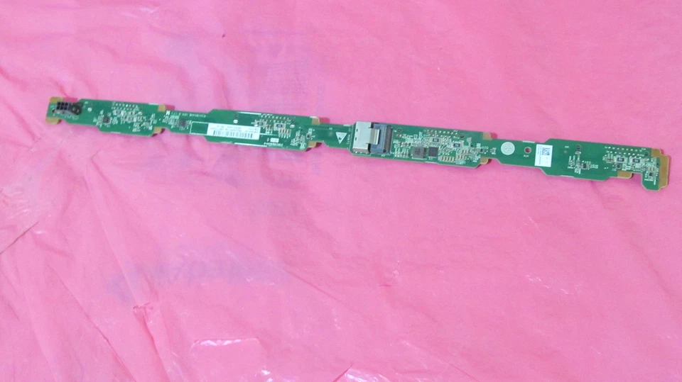 790487-001 Hewlett-Packard 4-LFF hot-plug SAS hard drive backplane board - 12Gb/ - Image 1 of 1