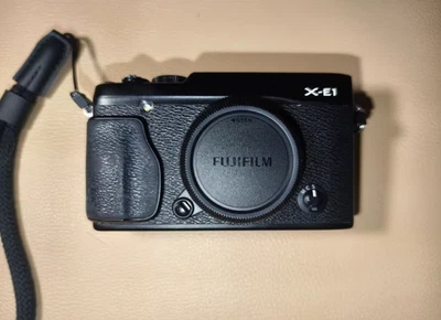 Fujifilm X Series X E1 16,3 MP Cuerpo de cámara sin espejo Soporte de tarjeta SD de alta resolución Foto 1 de 4
