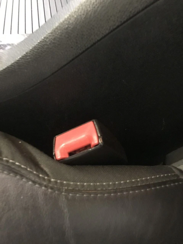 Seat Belt Front Bucket Driver Buckle Fits 13-17 ENCLAVE 2673334 Foto 1 de 1