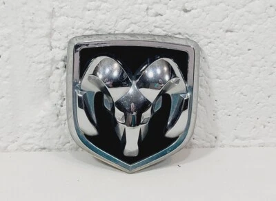 Dodge Durango 2004 2005 2006 2007 2008 2009 emblema de parrilla delantera OEM 55077717AA Foto 1 de 4