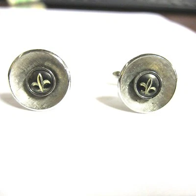 ETCHED SILVER TONE CUFFLINKS BY SWANK EACH ONE IS 3/4" ROUND VERY GOOD CONDITION - Image 1 of 4