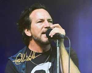 FOTO 8x10 firmada autografiada por Eddie Vedder Pearl Jam - Imagen 1 de 1