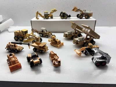 Lote de vehículos de construcción vintage Ertl/New Holland/John Deere Foto 1 de 4