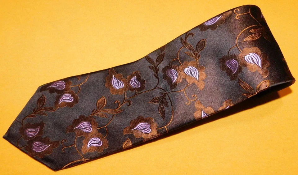 CORBATA XMI UMBRÍA HECHA EN EE. UU. MARRÓN/BEIGE/PÚRPURA MOTIVO HOJA - CORBATAS DE DISEÑADOR. Foto 1 de 3