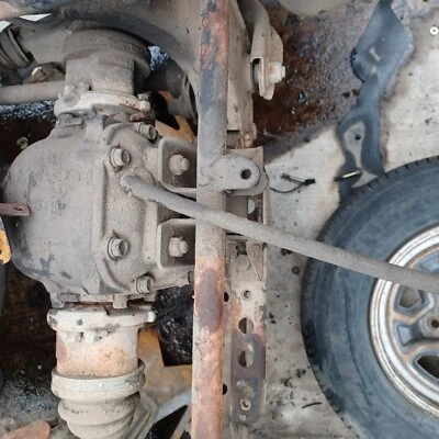 Camión Nissan 720 1983 montaje diferencial delantero 4 cilindros 4x4 se enviará tipo carburador Foto 1 de 4