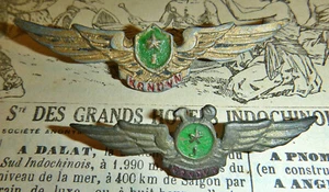 Very Rare - 2 x VIET CONG AIR BADGE - PILOT and AIR CREW - Vietnam War - M.491 - Picture 1 of 7