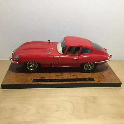 BBURAGO JAGUAR E COUPE  (1961)  ROSSA COD. 3718  1/18 - Immagine 1 di 4