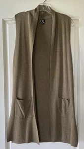 NWOT Daily Look DL long sleeveless soft khaki green 2 pocket cardigan vest M - Picture 1 of 7