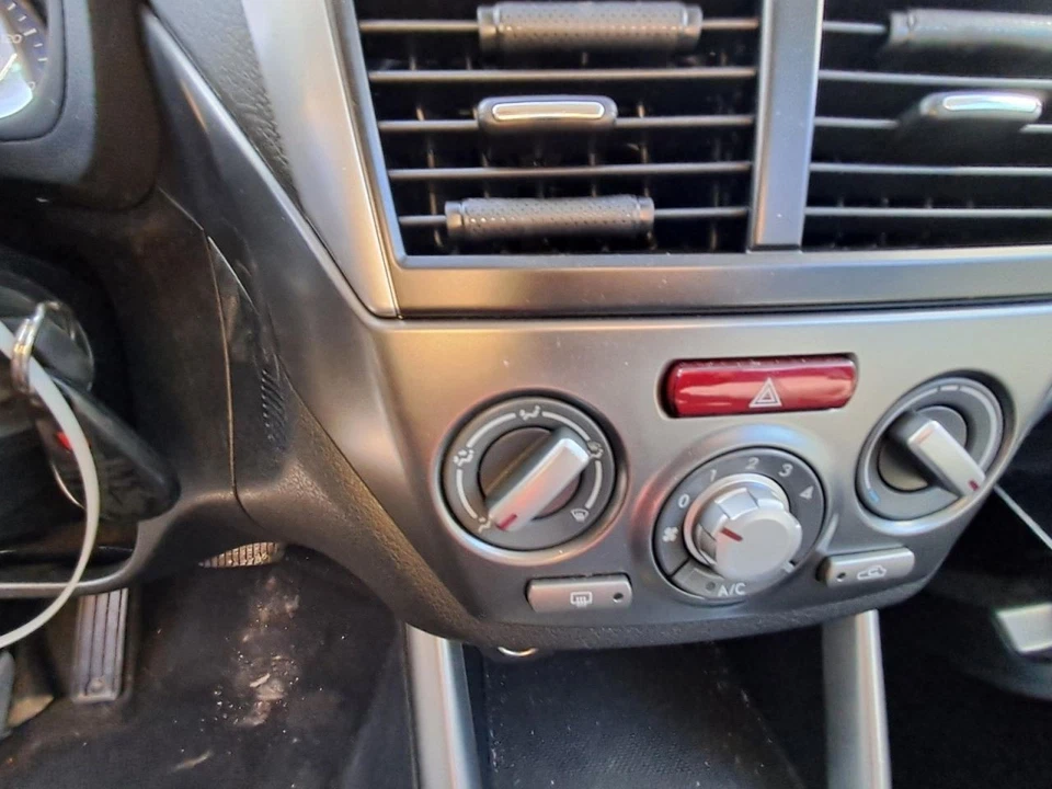 Control de temperatura manual ID 72311SC011 compatible con 09-13 FORESTER 2663162 Foto 1 de 1