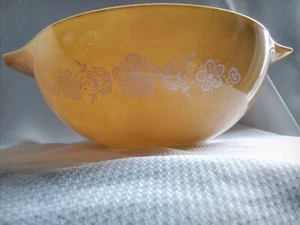 Vintage Pyrex Large YELLOW GOLD Cinderella Nesting Mixing Bowl 4 Quart #444 - Picture 1 of 17