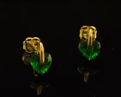 585 Gold Ohrstecker Gelbgold  Motiv Herz  Zirkonia smaragd  1 Paar - Bild 1 von 2