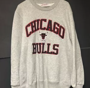GRANDE Chicago Bulls Cuello Redondo Mitchell & Ness Windy City Sudadera Para Hombres Beige - Imagen 1 de 5