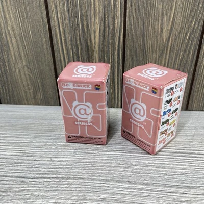 Be@rbrick Serie 45 Medicom Juguete Bearbrick Nuevo SELLADO DE FÁBRICA Lote de 2 Foto 1 de 4