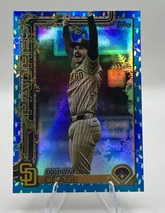 2025 Topps Holiday #H77 Dylan Cease Blue Metallic Holiday Lights - Picture 1 of 2