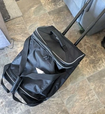 Bolsa de viaje deportiva de lona con ruedas OGIO Hamblin 22 pulgadas negra asa extraíble  Foto 1 de 4