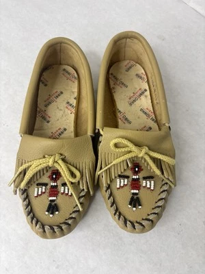 Mocasín Minnetonka Thunderbird para mujer suela blanda de cuero natural con cuentas 156 talla 5 Foto 1 de 4