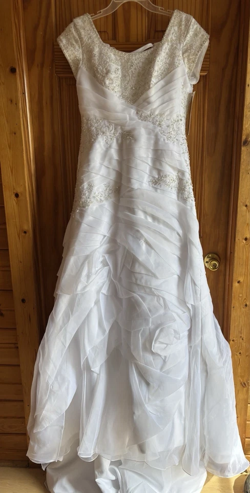 Vestido de novia Allure nuevo con etiquetas Foto 1 de 4