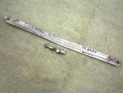 Yamaha RD125 1974 1975 barra de anclaje de freno trasero pernos RD 125 TWIN Foto 1 de 4