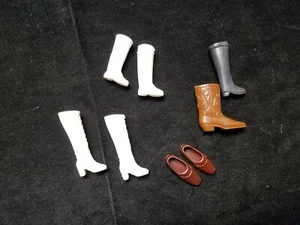 Lote de zapatos y botas Barbie vintage de la década de 1960 2 prs. Botas 1 Pr Zapatos 2 Botas Sueltas - Imagen 1 de 1