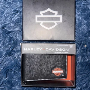 New Harley Davidson Men's Wallet Bi-fold 100% Cow Leather Logo RFID Snap Black - Picture 1 of 3