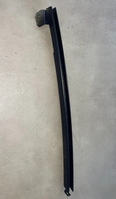 Divisória de janela traseira direita Mercedes-Benz - 202-730-04-19 -Para C280, C230, C220 e mais - Imagem 1 de 4