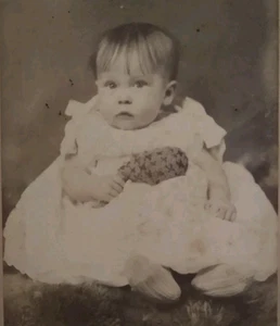 Rare Gorsuch & Ewen CDV Baby Holding Crochet Toy, Upper Holloway - Picture 1 of 3