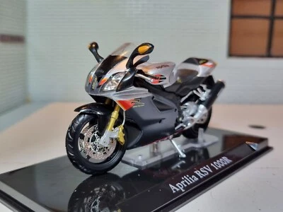 Aprilia RSV 1000R Silver Motorbike Superbike 1:24 Scale Model Diecast Atlas IXO - Image 1 of 4