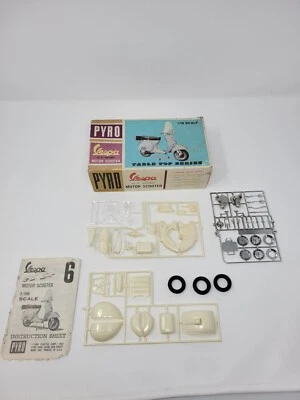 PYRO 6 VESPA GS SPORT MOTOR SCOOTER - WHITE 1:16 - VERY RARE- UNBUILT KIT IN BOX - Image 1 of 4