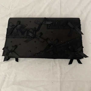 Cartera sin asas Prabal Gurung adornada con cinta negra de encaje - Imagen 1 de 4