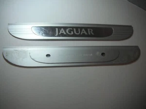 Jaguar Rear Right and Left Door Sill Scuff Plates P/N 1R8313244AA - Foto 1 di 3