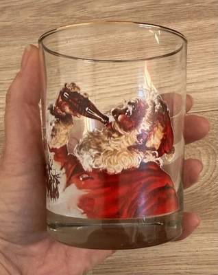 Copos de Coca-Cola vintage Papai Noel e renas com borda dourada - Imagem 1 de 4