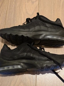 Nike Air Max Invigor UK 7.5  Triple Black  Trainers Great Condition - Picture 1 of 10