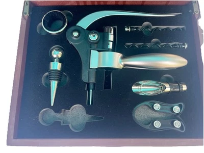Raymour Flanigan Juego de Vino Abridor de Botellas Tapón Dije Sacacorchos Herramienta Estuche de Madera Foto 1 de 4