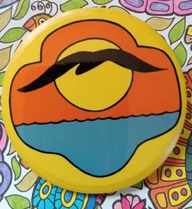 Vintage Flower Power 70s Seagull Beach Ocean Pin Metal Badge Pinback - Picture 1 of 6