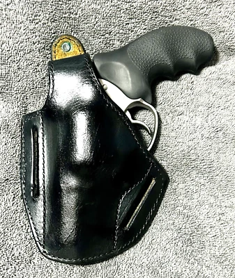 SAFARILAND BLACK LEATHER HOLSTER - MODEL 28 MEDIUM FRAME SMITH & WESSON REVOLVER - Image 1 of 4