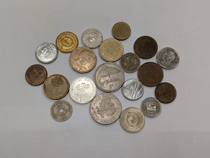 LOT OF 20 WORLD COINS - Picture 1 of 1