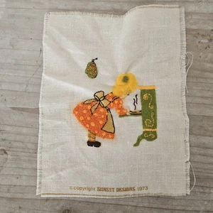 Vintage Nadelspitze Wandbild fertig Sonnenuntergang Designs kleines Mädchen 70er - Bild 1 von 6