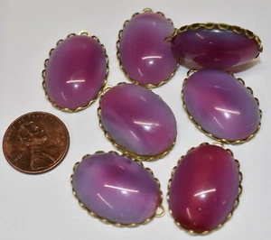 VINTAGE PINK MOONSTONE GLASS OVAL PENDANT 18x25mm LAVENDER HUE GLASS - Picture 1 of 1