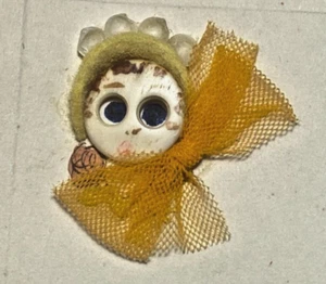 Ropa interior antigua de hueso botón aleta niña puente personaje años 20 5/8" - Imagen 1 de 2