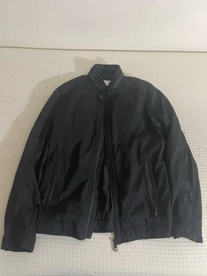 Chaqueta Zara Para Hombre Pequeña Negra Aislada Repelente al Agua A Prueba de Viento Cremallera Completa Foto 1 de 4