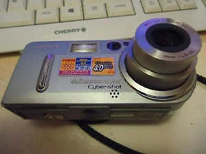 Vintage Sony Cybershot DSC-P9 4.0MP Works Selling Camera Spain Only - Picture 1 of 17