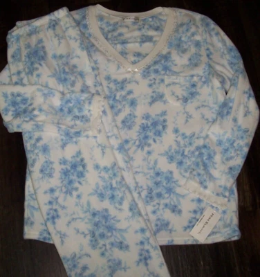 NWT Miss Elaine White/Blue Floral ALL FLEECE SOFT Pajama Set S Pockets LOVELY - Image 1 of 4