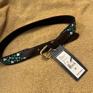 New Vineyard Vines Boys Belt Size 28 Leather Shamrock Clover Toss St. Patrick - Picture 1 of 5
