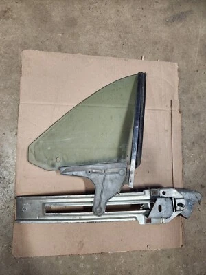 1970 71 72 73 74 Dodge Challenger traseira esquerda 1/4 quarto janela acabamento de vidro Mopar - Imagem 1 de 4