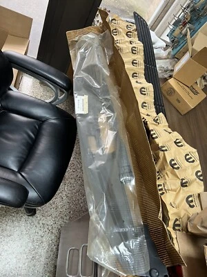 Cubierta protectora de soporte de radiador calibre Dodge Mopar 2007-2012 05116131AB OEM NUEVO DE STOCK Foto 1 de 3