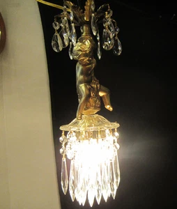 Cherub SWAG plugin lámpara candelabro metal tono dorado vidrio bobeche prismas transparentes - Imagen 1 de 12