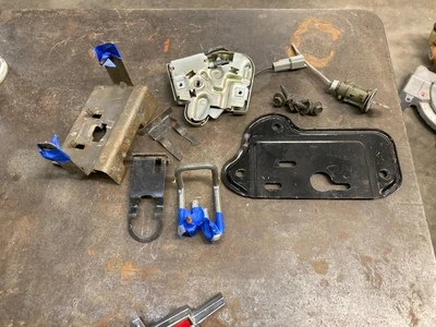 1974 1975 1976 1977 1979 Lincoln Continental Town Car trunk latch lock assembly Foto 1 de 3