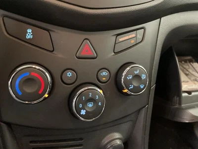Interruptor selector de aire acondicionado usado se adapta a: Chevrolet Trax 2015 sin asiento térmico LS grado A Foto 1 de 4